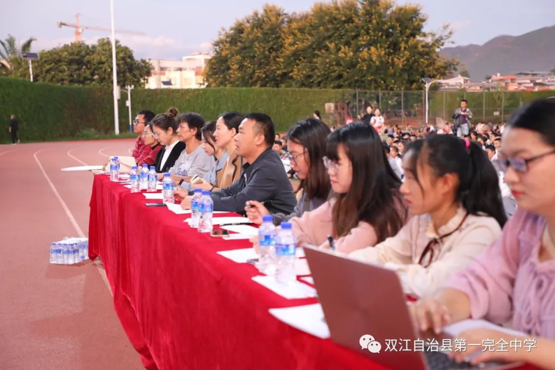 双江自治县第一完全中学高一年级举办了“庆百年盛典，促民族团结”朗诵比赛。(图2)